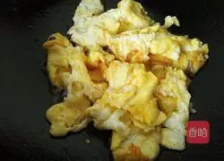 Illustration of how to make scrambled eggs with shrimps 6