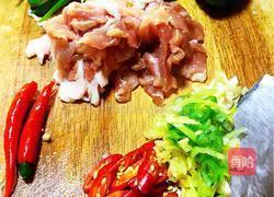 Illustration of how to make farm stir-fried pork 1