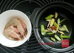 Illustration of two home-cooked shrimp recipes 15