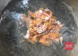 Illustration of how to make caviar and pickled cabbage soup 1