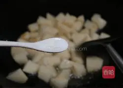 Illustration of how to make fried potatoes with bacon 4