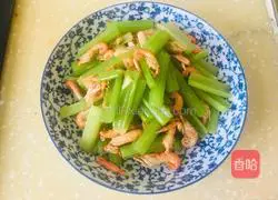 Illustration of how to stir-fry red shrimps with celery 8