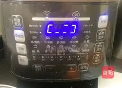 Illustration of how to cook chicken legs in a rice cooker 4