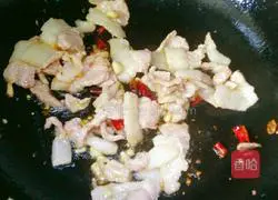 Illustration of how to make fried lotus root and meat 5