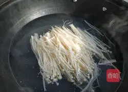 Illustration of how to make fried shredded pork with enoki mushrooms 5