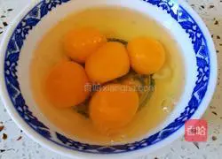 Illustration of how to make scrambled eggs with shrimps 3