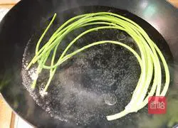 Illustration of how to make meat stuffed with garlic moss 5