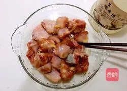 Illustration of how to make stir-fried chicken nuggets 2