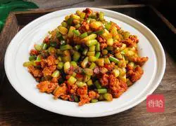 Illustration of how to stir-fry minced meat with garlic moss 11