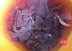 Illustration of how to stir-fry pork liver with garlic moss 1