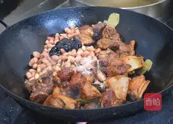 Illustration of how to make Peanut Pig Knuckles 6