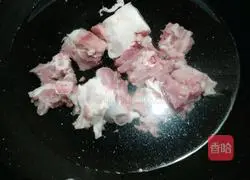 tube Illustration of how to make braised winter melon with bones 3