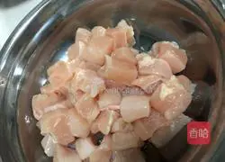 Illustration of how to make pineapple sweet and sour meat 1