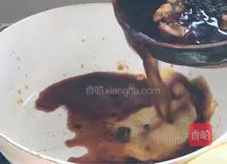 Illustration of how to make steamed pork ribs with black bean sauce 12