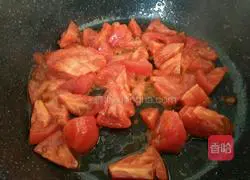 Illustration of how to make tomato fish soup 9
