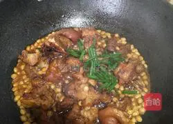 Soybean braised pig's feet recipe 24
