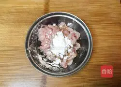 Illustration of how to make ginger pork shreds 4