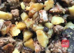 Illustration of how to cook pork ribs with potatoes 9