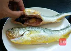 Illustration of how to make fried yellow croaker 3
