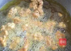 Illustration of how to make crispy cumin meat segments 3