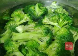 Illustration of how to make broccoli and shiitake mushrooms 2