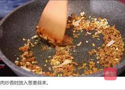 Illustration of how ants climb a tree 4