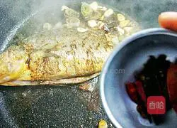 New Year's delicacy yellow croaker Practice illustration 6