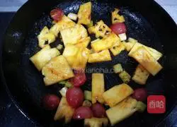 Illustration of how to make fried diced chicken with pineapple 11