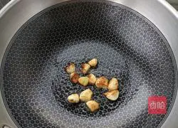 Illustration of how to make garlic asparagus and beef cubes 7