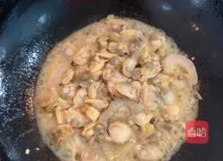 Illustration of how to stir-fry seafood broccoli 6