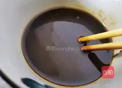 Illustration of how to make shredded pork with Beijing sauce 8