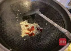 Illustration of how to make scrambled eggs with cabbage and vermicelli 5