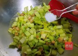 Illustration of how to make stir-fried double dices 6