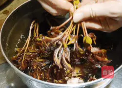 Crisp, tender and fragrant, illustration of how to make toon baked eggs 1