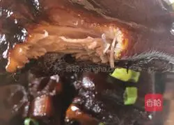 Illustration of how to make lotus root and pig's feet 17