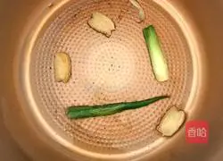 Illustration of how to cook salt-baked chicken legs in rice cooker 7