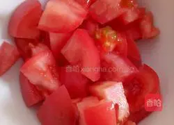 Illustration of how to make fried rice cakes with tomatoes and eggs 2