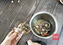 Illustration of how to make steamed garlic vermicelli scallops 4