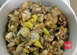 Illustration of how to make fried frogs in dry pot 1