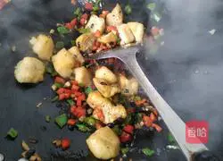 Illustration of braised grass carp cubes with black bean sauce 10