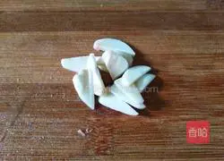 Illustration of how to stir-fry cowpeas with green pepper 4