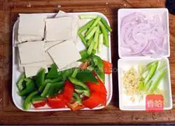 Illustration of how to make dry pot thousand-page tofu 3