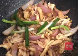 Illustration of how to make fried squid with onions 7