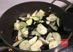 Illustration of how to cook eggplant with minced meat in sauce 5