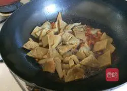 Illustration of how to make the special dish of mung bean on the 15th day of the first lunar month 10