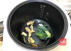 Illustration of how to cook chicken in rice cooker 5