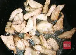 Illustration of how to make fried pork slices with colored pepper 4