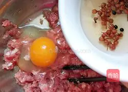 Illustration of how to make rolls 2