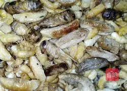 Illustration of how to make fried bee pupae 5