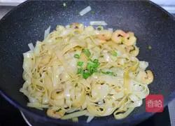 Illustration of how to make shrimp fried noodles 6